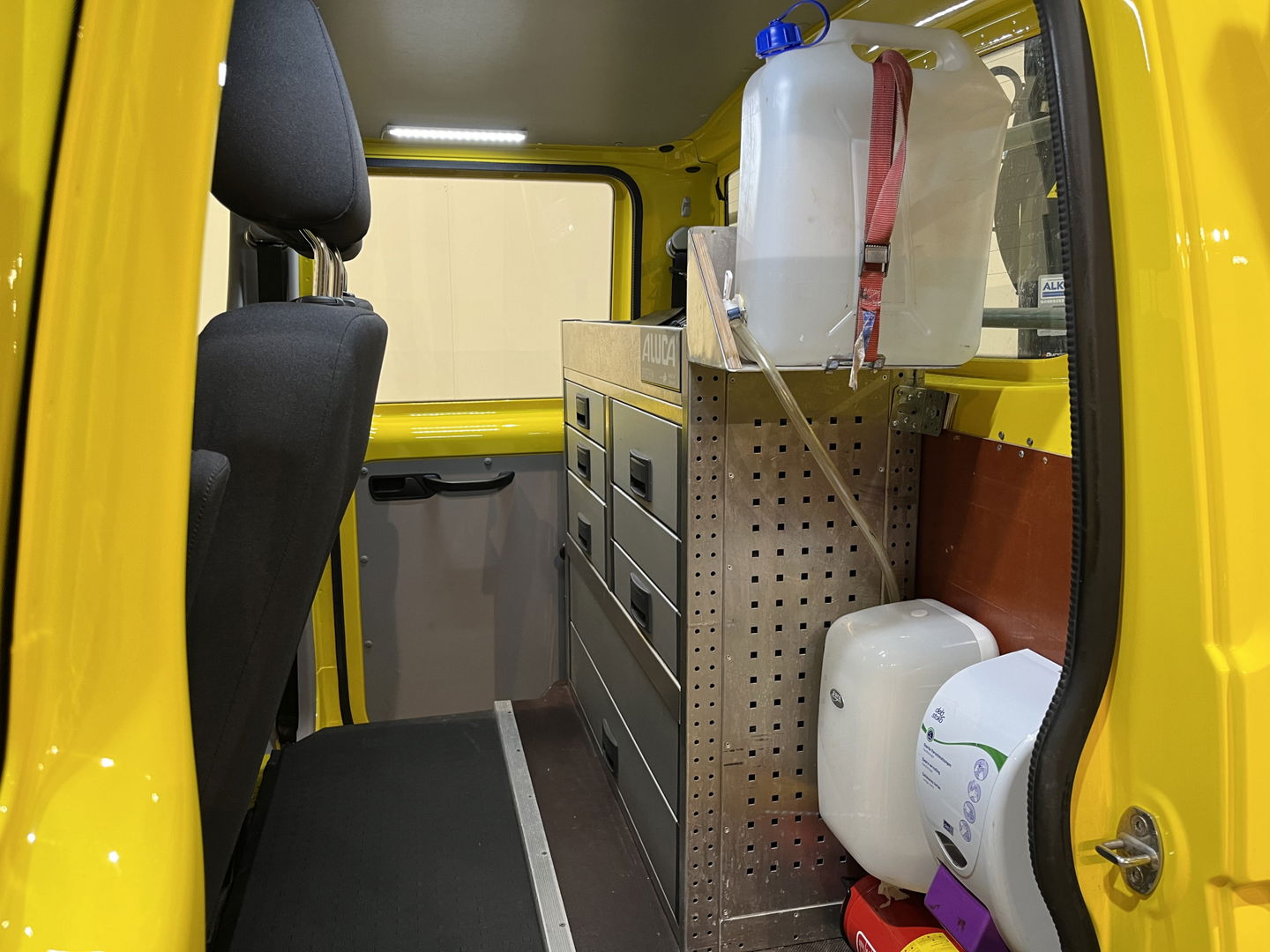 Volkswagen Transporter 2.0 TDI L2H1 Open Laadbak / Hiab T-CLX 009 Kraan / Euro 6 / 220V. / Aluca Kast / Airco / Cruise Control / Trekhaak