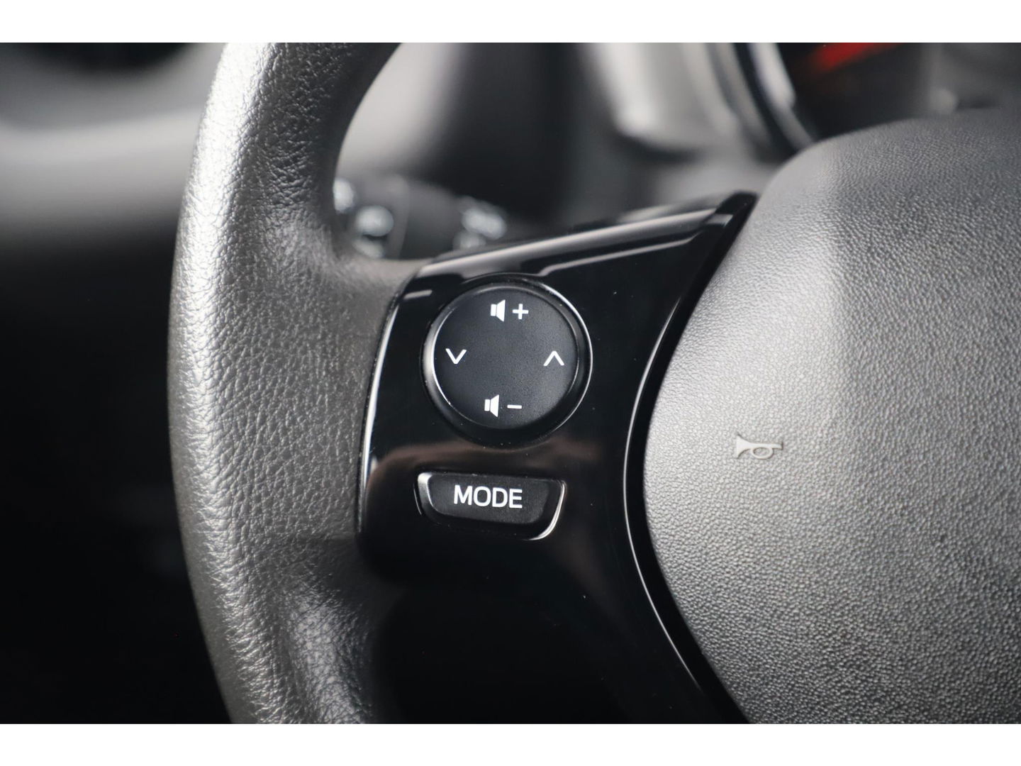 Peugeot 108 1.0 e-VTi Active Radio Bluetooth Airco Elektrische Ramen CV LED