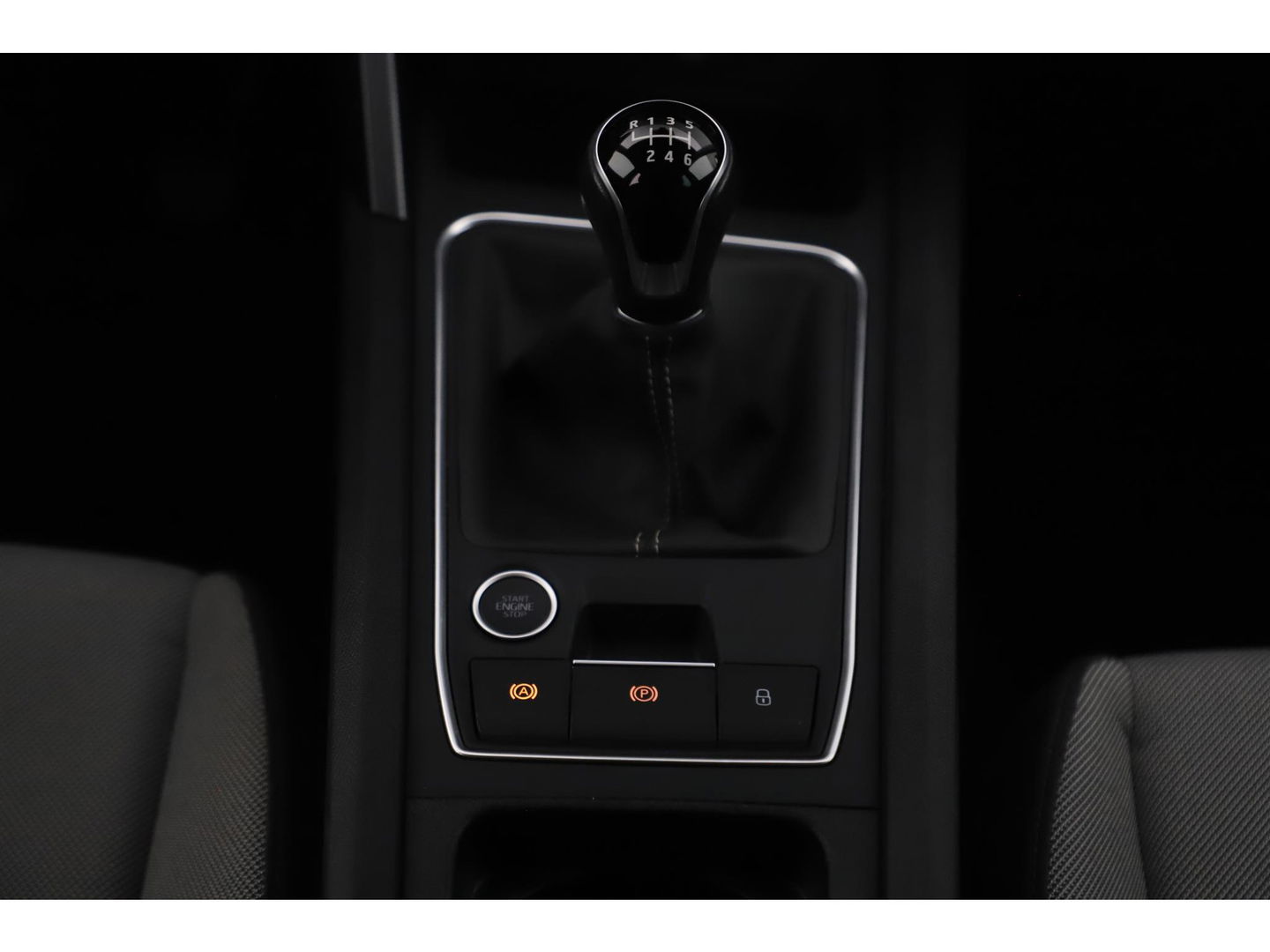SEAT Leon Sportstourer 1.0 TSI Style Business Intense 110PK Trekhaak Virtual Cockpit LED Navigatie Clima Adaptive Cruise Camera Carplay Android