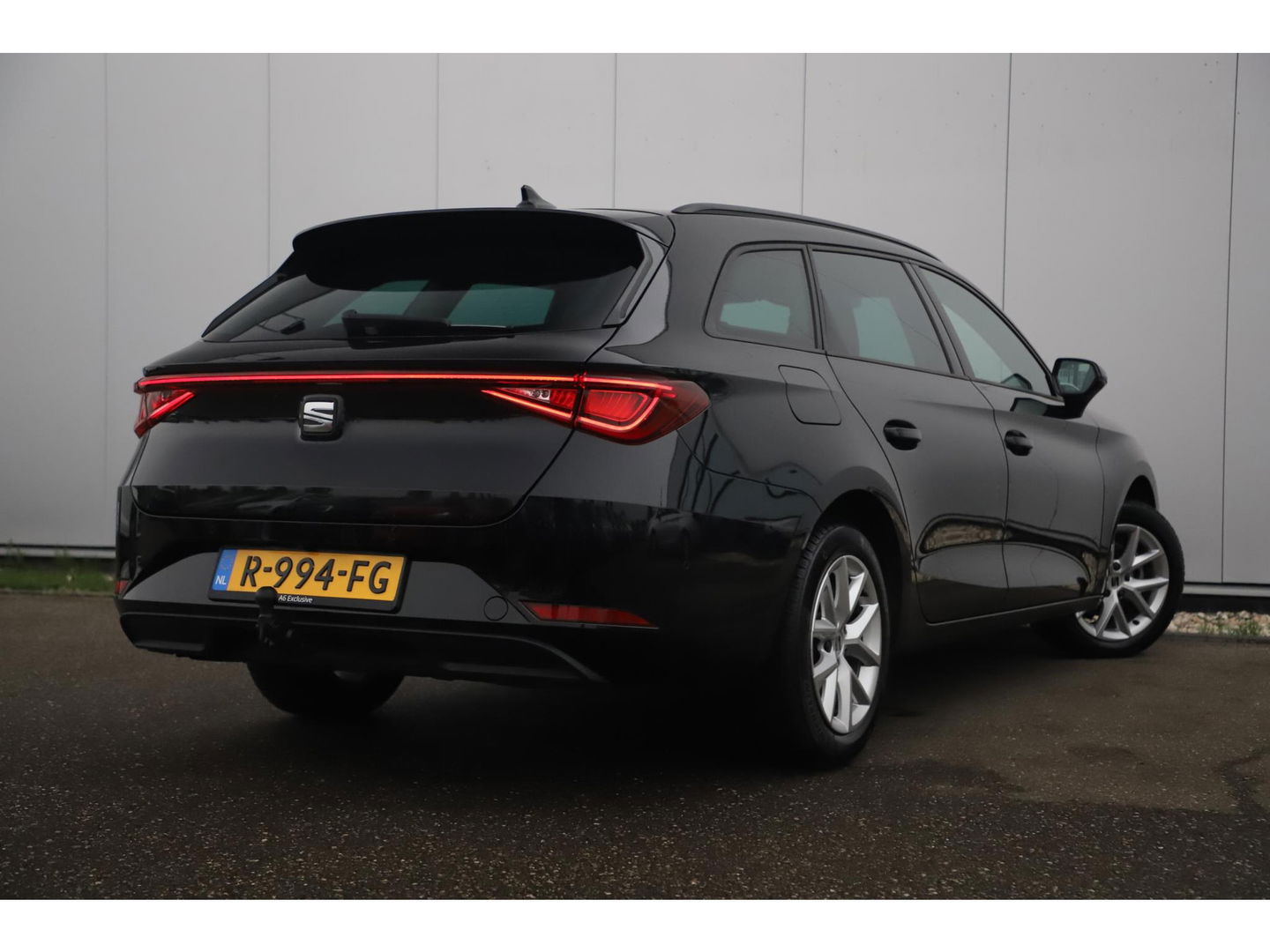 SEAT Leon Sportstourer 1.0 TSI Style Business Intense 110PK Trekhaak Virtual Cockpit LED Navigatie Clima Adaptive Cruise Camera Carplay Android