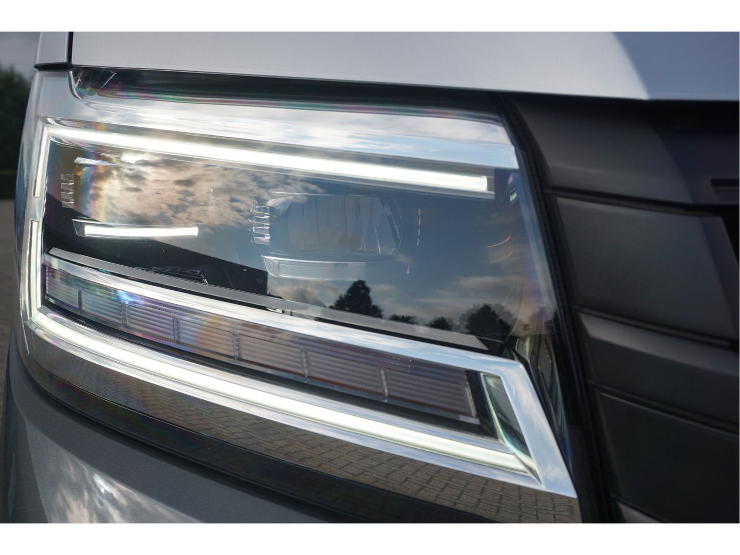 Volkswagen Crafter 35 177PK L3H3 AUT BPM VRIJ!! Navi, Cam, ACC, LED, 2x Schuifdeur, Dual Tone Lak!! NR. 873