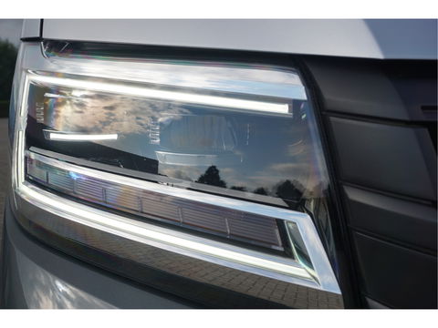 Volkswagen Crafter 35 177PK L3H3 AUT BPM VRIJ!! Navi, Cam, ACC, LED, 2x Schuifdeur, Dual Tone Lak!! NR. 873