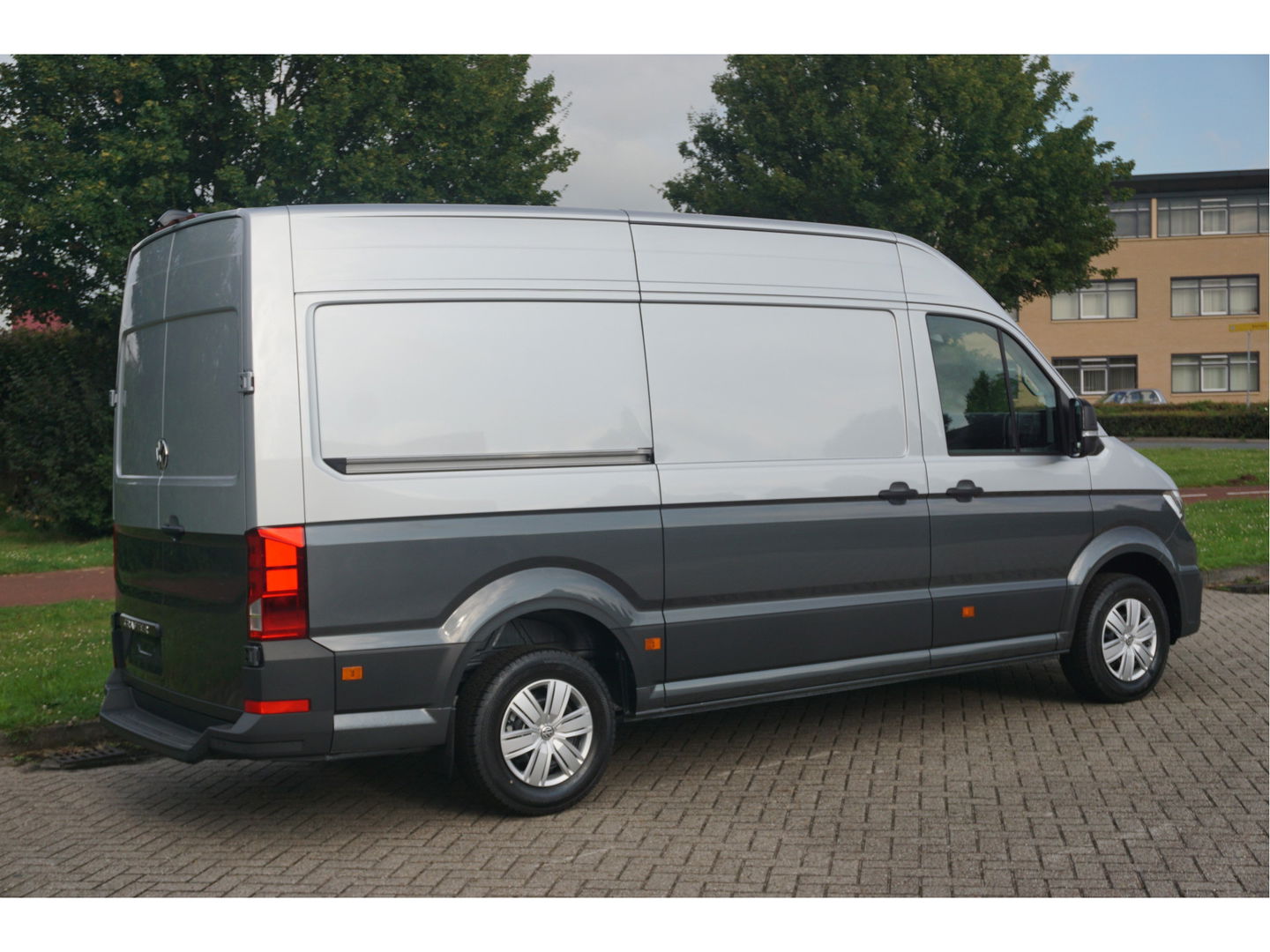 Volkswagen Crafter 35 177PK L3H3 AUT BPM VRIJ!! Navi, Cam, ACC, LED, 2x Schuifdeur, Dual Tone Lak!! NR. 873