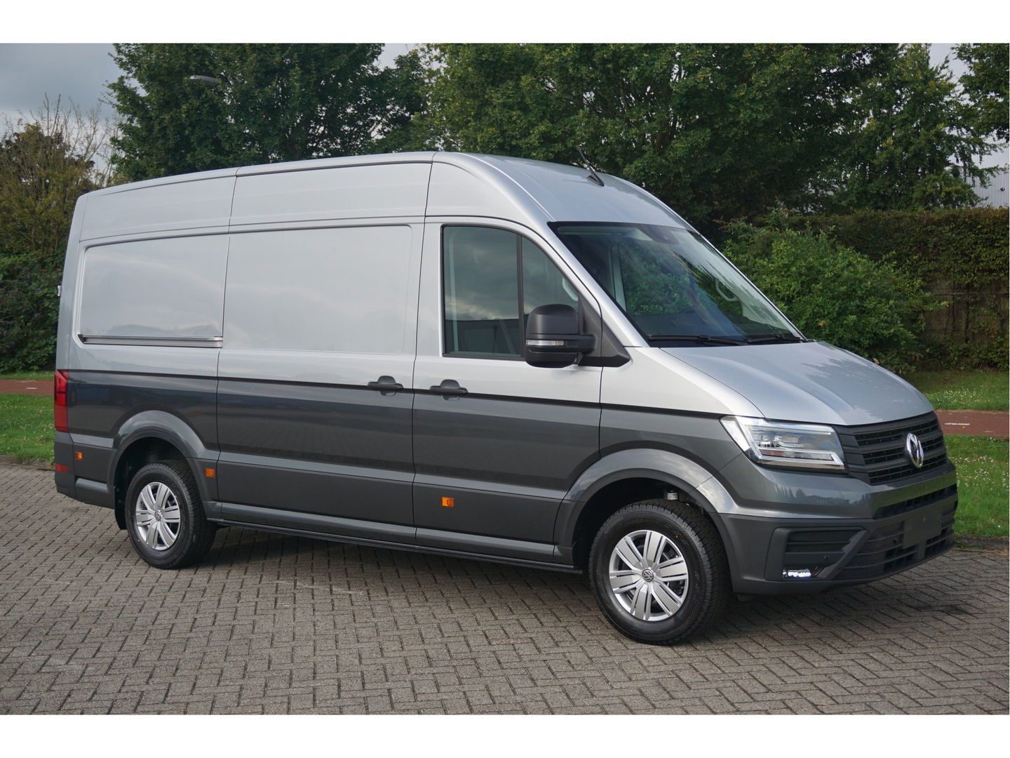 Volkswagen Crafter 35 177PK L3H3 AUT BPM VRIJ!! Navi, Cam, ACC, LED, 2x Schuifdeur, Dual Tone Lak!! NR. 873