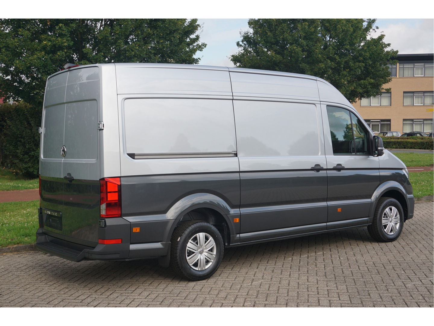Volkswagen Crafter 35 177PK L3H3 AUT BPM VRIJ!! Navi, Cam, ACC, LED, Dual Tone Lak!! NR. 875