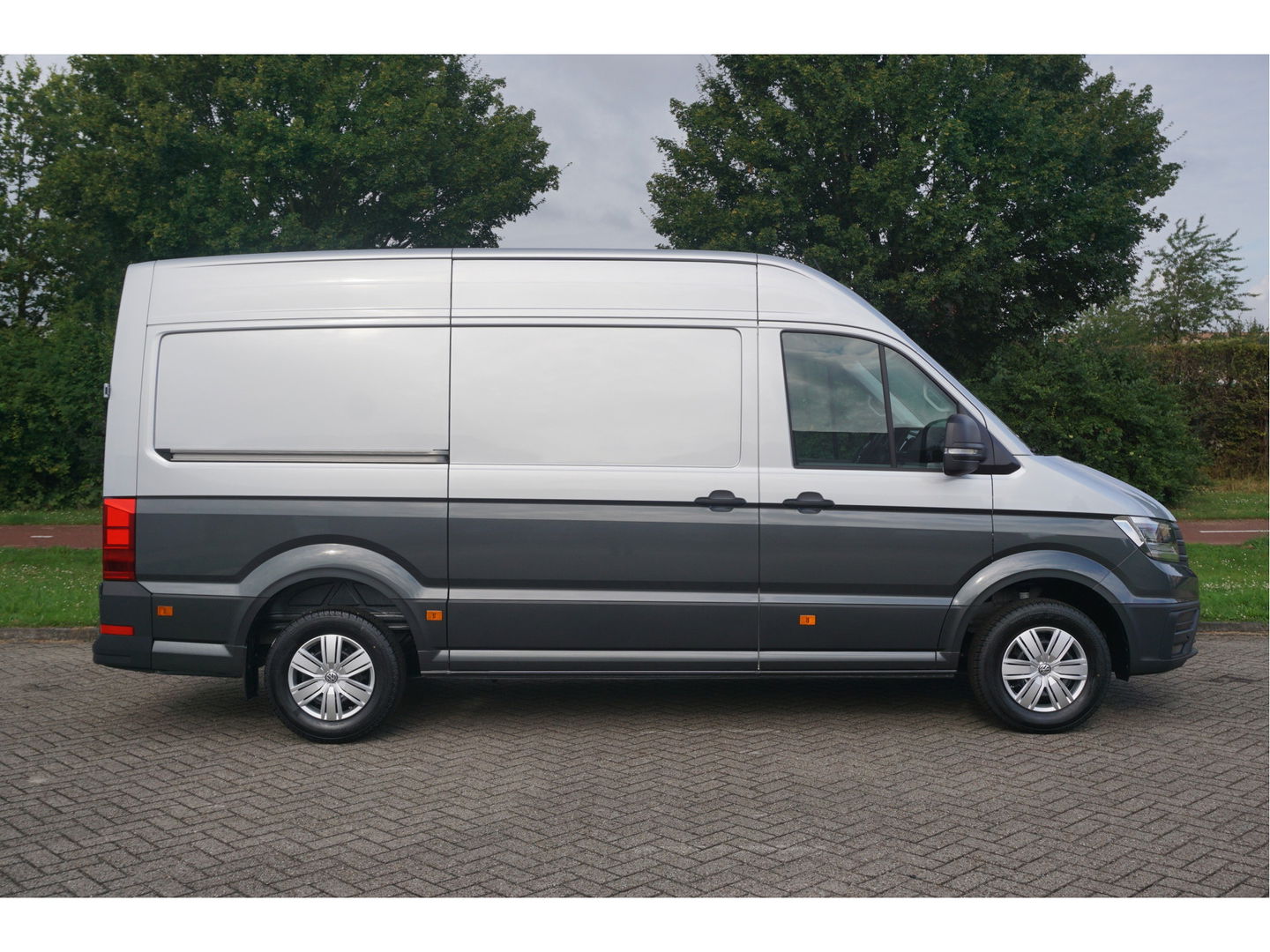 Volkswagen Crafter 35 177PK L3H3 AUT BPM VRIJ!! Navi, Cam, ACC, LED, Dual Tone Lak!! NR. 875
