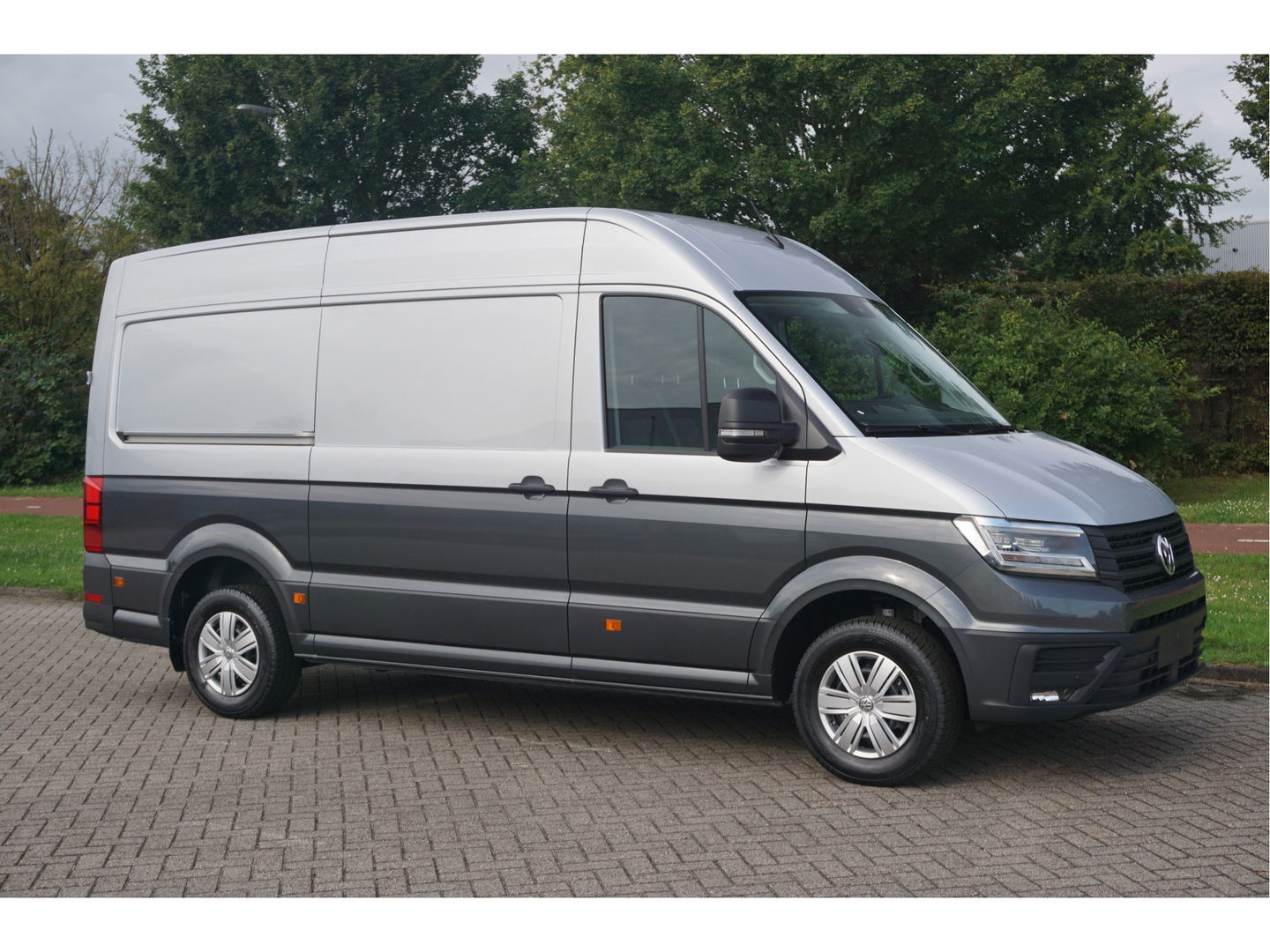 Volkswagen Crafter 35 177PK L3H3 AUT BPM VRIJ!! Navi, Cam, ACC, LED, Dual Tone Lak!! NR. 875