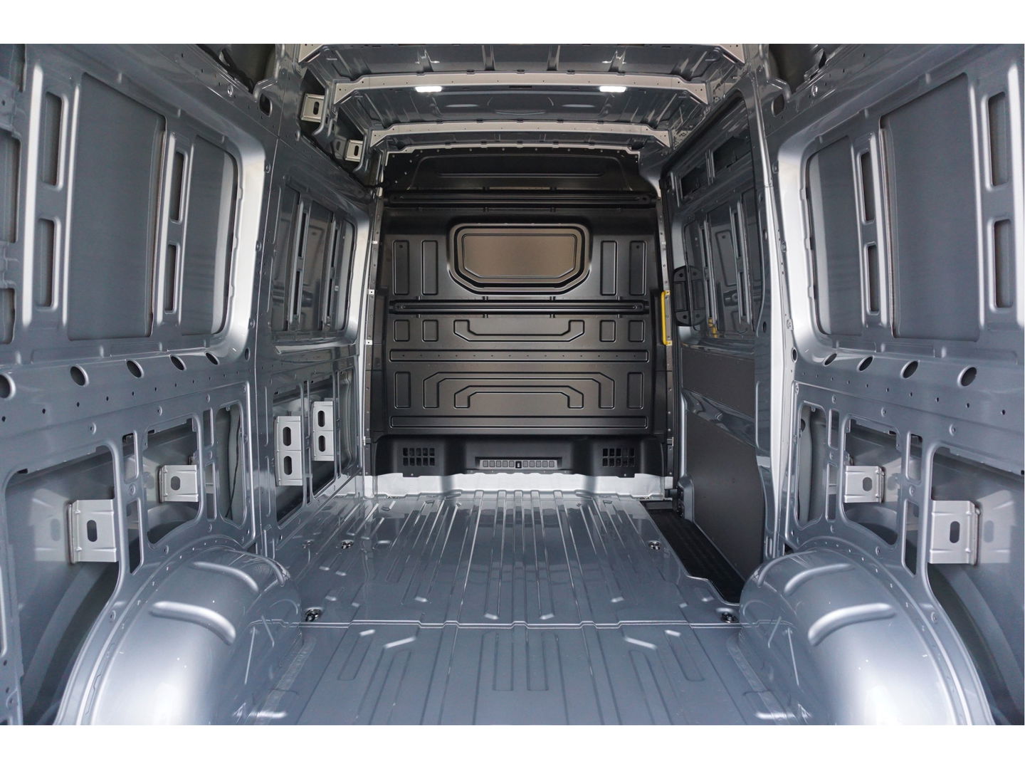 Volkswagen Crafter 35 177PK L3H3 AUT BPM VRIJ!! Navi, Cam, ACC, LED, Dual Tone Lak!! NR. 875