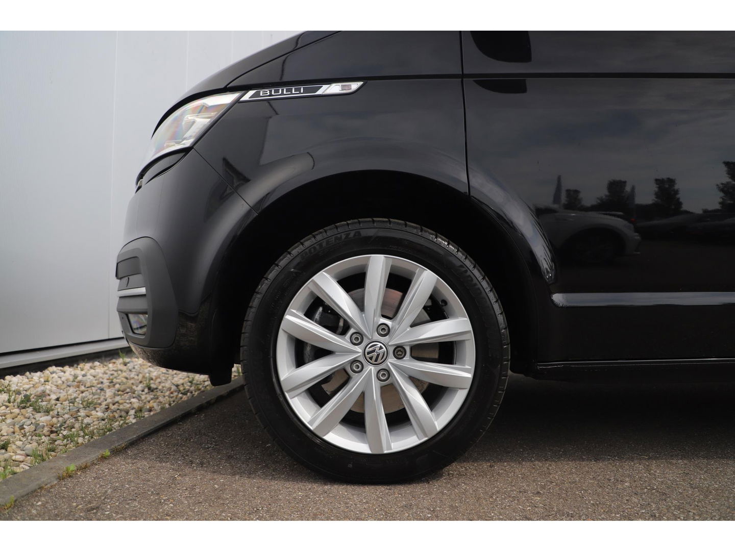 Volkswagen Transporter 2.0 TDI L2H1 DC Bulli 204PK DSG Automaat Virtual Cockpit 2X Elektrische Schuifdeur Full LED Navigatie Camera Adaptive Cruise Draadloos Carplay