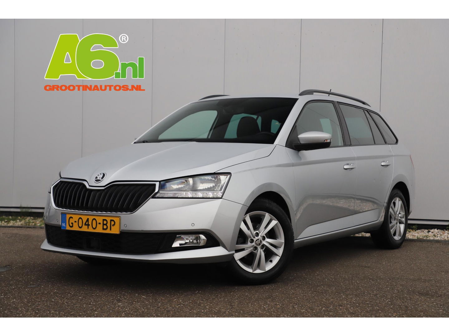 Škoda Fabia Combi 1.0 TSI Sport 95PK RS Stoelen Navigatie Airco Keyless Cruise 16 inch LMV PDC Getint Glas Zwarte Hemel