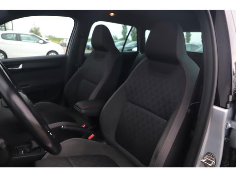 Škoda Fabia Combi 1.0 TSI Sport 95PK RS Stoelen Navigatie Airco Keyless Cruise 16 inch LMV PDC Getint Glas Zwarte Hemel