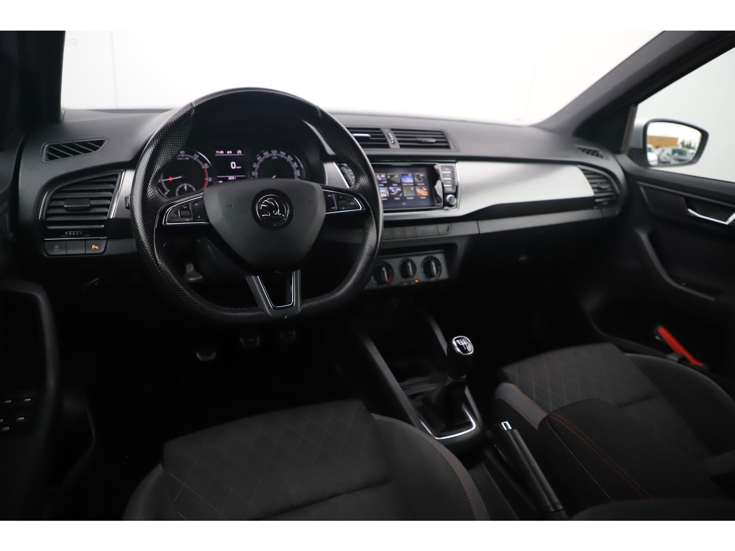 Škoda Fabia Combi 1.0 TSI Sport 95PK RS Stoelen Navigatie Airco Keyless Cruise 16 inch LMV PDC Getint Glas Zwarte Hemel