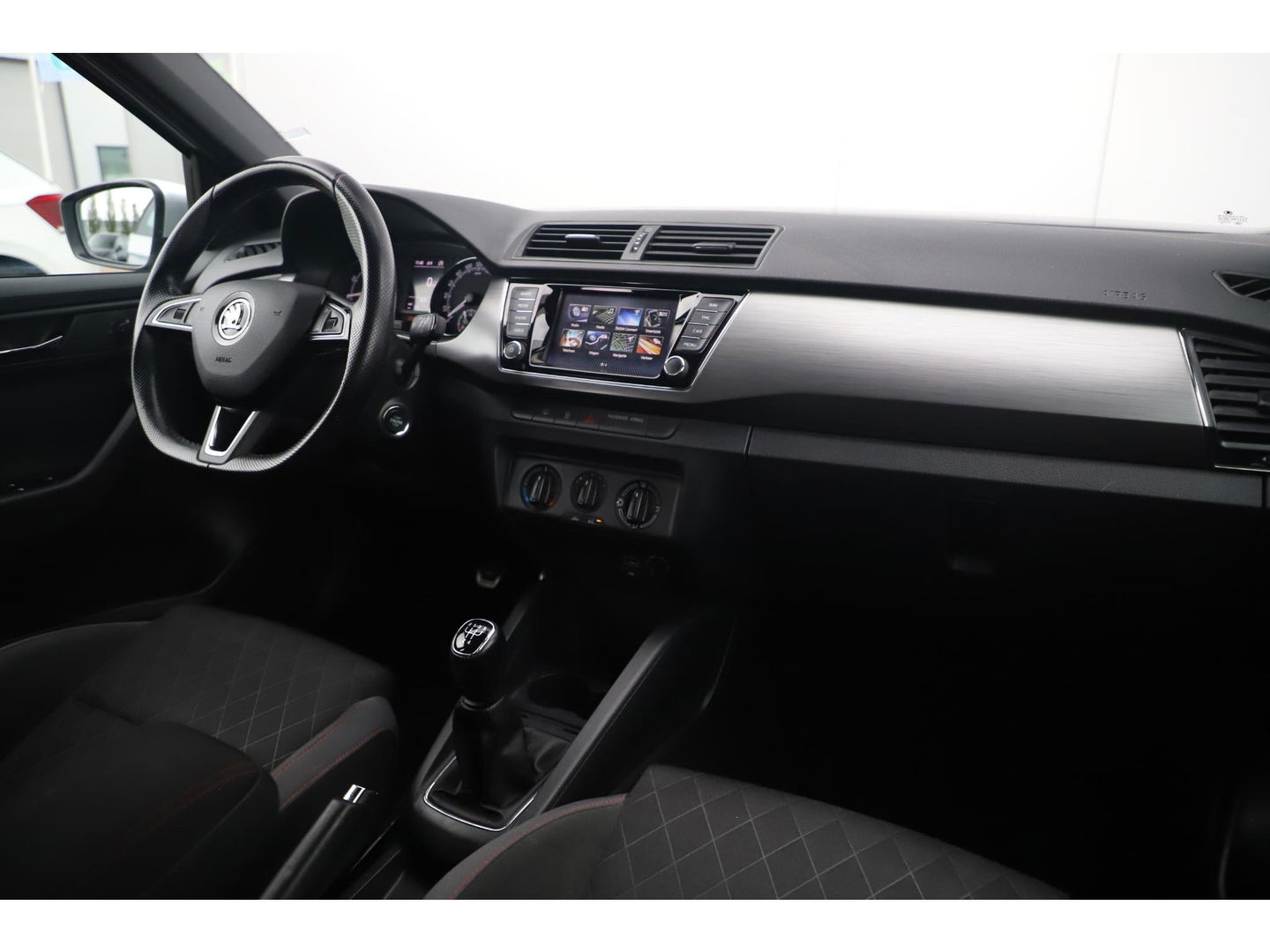 Škoda Fabia Combi 1.0 TSI Sport 95PK RS Stoelen Navigatie Airco Keyless Cruise 16 inch LMV PDC Getint Glas Zwarte Hemel