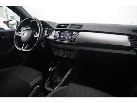 Škoda Fabia Combi 1.0 TSI Sport 95PK RS Stoelen Navigatie Airco Keyless Cruise 16 inch LMV PDC Getint Glas Zwarte Hemel