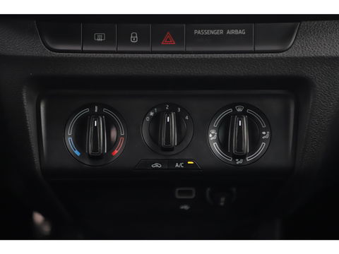 Škoda Fabia Combi 1.0 TSI Sport 95PK RS Stoelen Navigatie Airco Keyless Cruise 16 inch LMV PDC Getint Glas Zwarte Hemel
