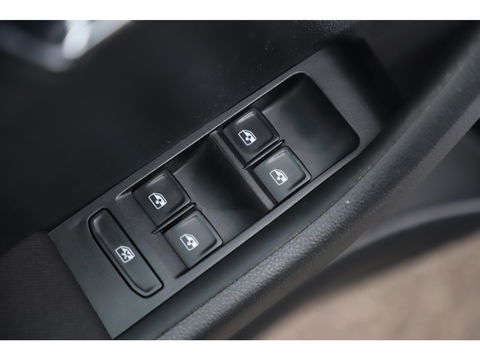Škoda Fabia Combi 1.0 TSI Sport 95PK RS Stoelen Navigatie Airco Keyless Cruise 16 inch LMV PDC Getint Glas Zwarte Hemel
