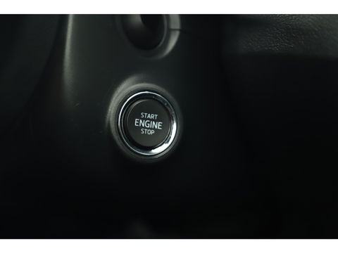Škoda Fabia Combi 1.0 TSI Sport 95PK RS Stoelen Navigatie Airco Keyless Cruise 16 inch LMV PDC Getint Glas Zwarte Hemel