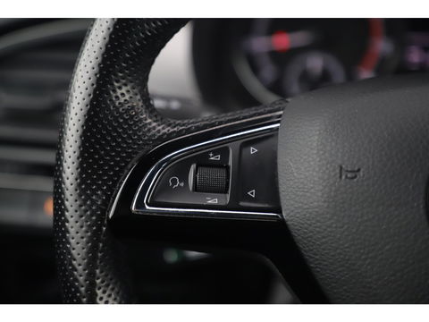 Škoda Fabia Combi 1.0 TSI Sport 95PK RS Stoelen Navigatie Airco Keyless Cruise 16 inch LMV PDC Getint Glas Zwarte Hemel