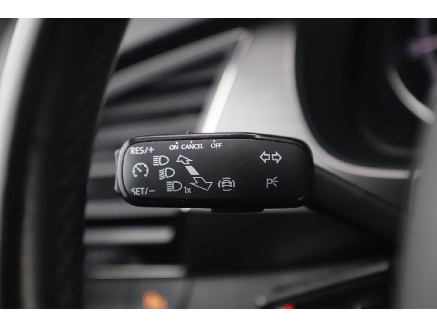 Škoda Fabia Combi 1.0 TSI Sport 95PK RS Stoelen Navigatie Airco Keyless Cruise 16 inch LMV PDC Getint Glas Zwarte Hemel