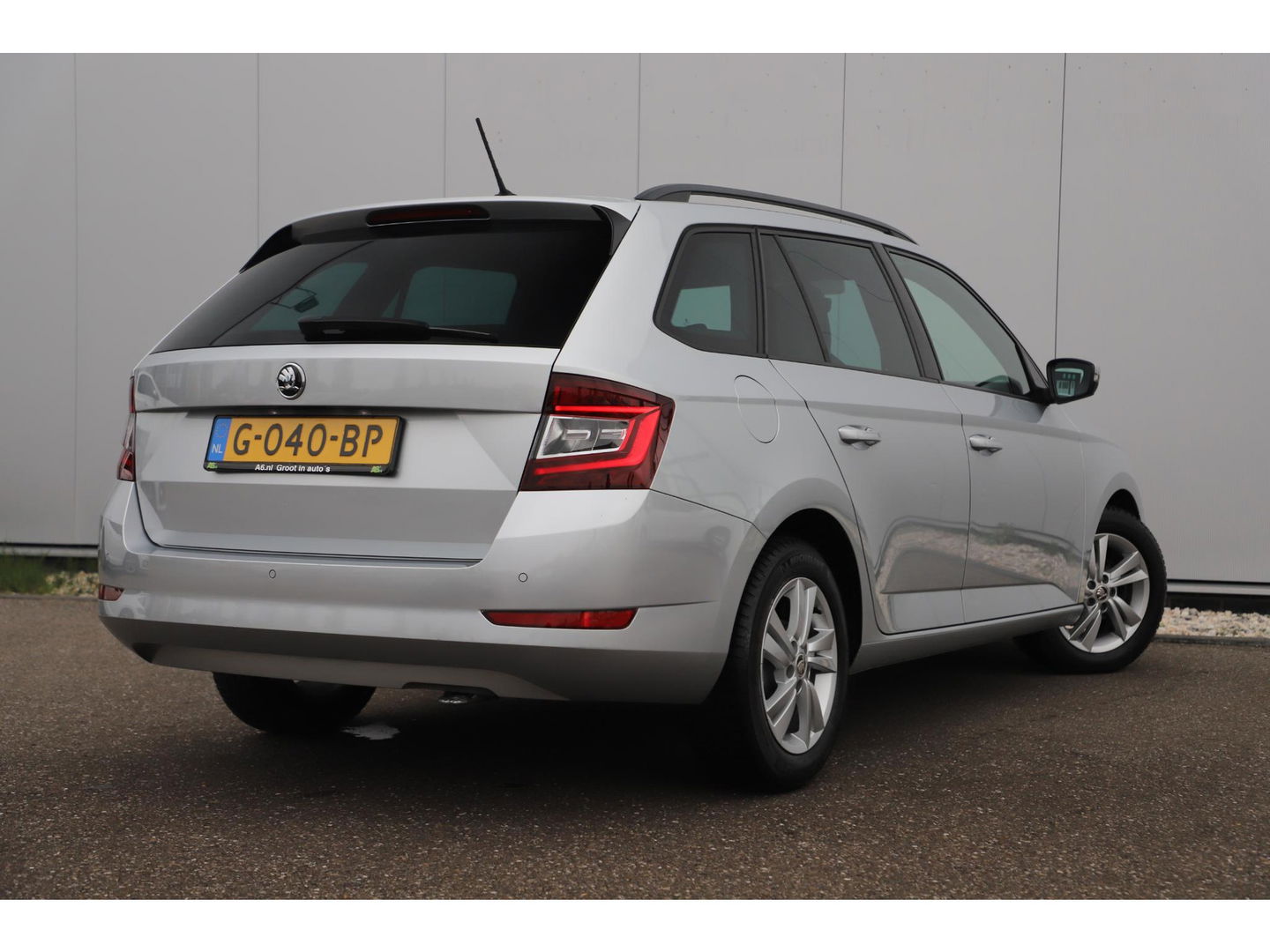 Škoda Fabia Combi 1.0 TSI Sport 95PK RS Stoelen Navigatie Airco Keyless Cruise 16 inch LMV PDC Getint Glas Zwarte Hemel