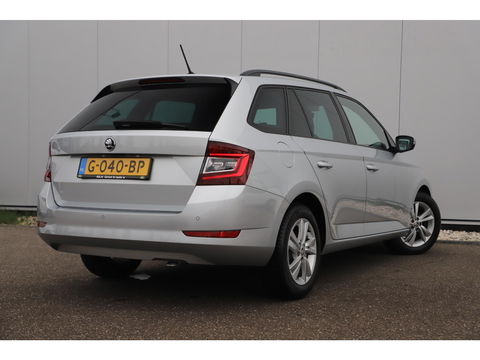 Škoda Fabia Combi 1.0 TSI Sport 95PK RS Stoelen Navigatie Airco Keyless Cruise 16 inch LMV PDC Getint Glas Zwarte Hemel