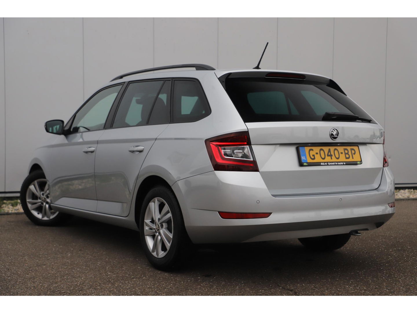 Škoda Fabia Combi 1.0 TSI Sport 95PK RS Stoelen Navigatie Airco Keyless Cruise 16 inch LMV PDC Getint Glas Zwarte Hemel