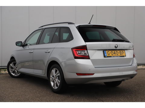 Škoda Fabia Combi 1.0 TSI Sport 95PK RS Stoelen Navigatie Airco Keyless Cruise 16 inch LMV PDC Getint Glas Zwarte Hemel