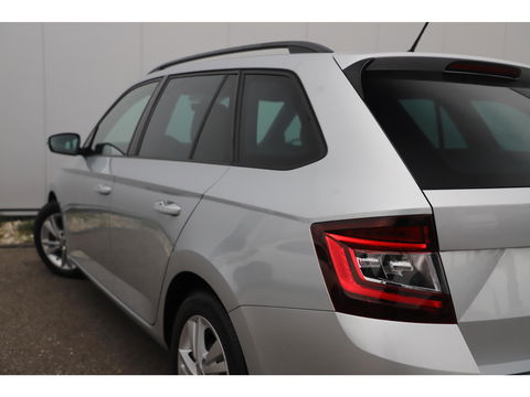 Škoda Fabia Combi 1.0 TSI Sport 95PK RS Stoelen Navigatie Airco Keyless Cruise 16 inch LMV PDC Getint Glas Zwarte Hemel