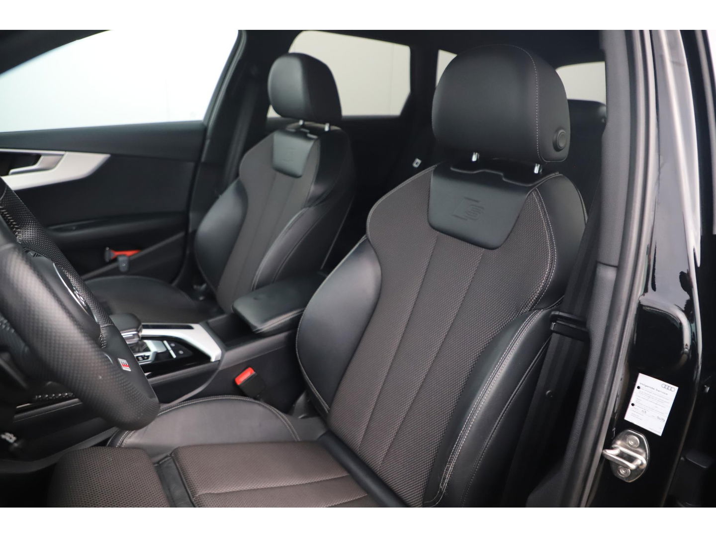 Audi A4 Avant 35 TDI S-Line Sport 164PK Automaat Trekhaak Half Leder Virtual Cockpit Ambianceverlichting Groot Navigatie Draadloos Carplay Android Elektrische Achterklep Clima Cruise PDC 18 inch LMV