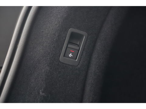 Audi A4 Avant 35 TDI S-Line Sport 164PK Automaat Trekhaak Half Leder Virtual Cockpit Ambianceverlichting Groot Navigatie Draadloos Carplay Android Elektrische Achterklep Clima Cruise PDC 18 inch LMV