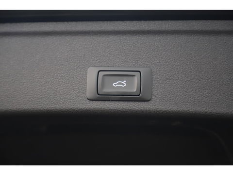Audi A4 Avant 35 TDI S-Line Sport 164PK Automaat Trekhaak Half Leder Virtual Cockpit Ambianceverlichting Groot Navigatie Draadloos Carplay Android Elektrische Achterklep Clima Cruise PDC 18 inch LMV