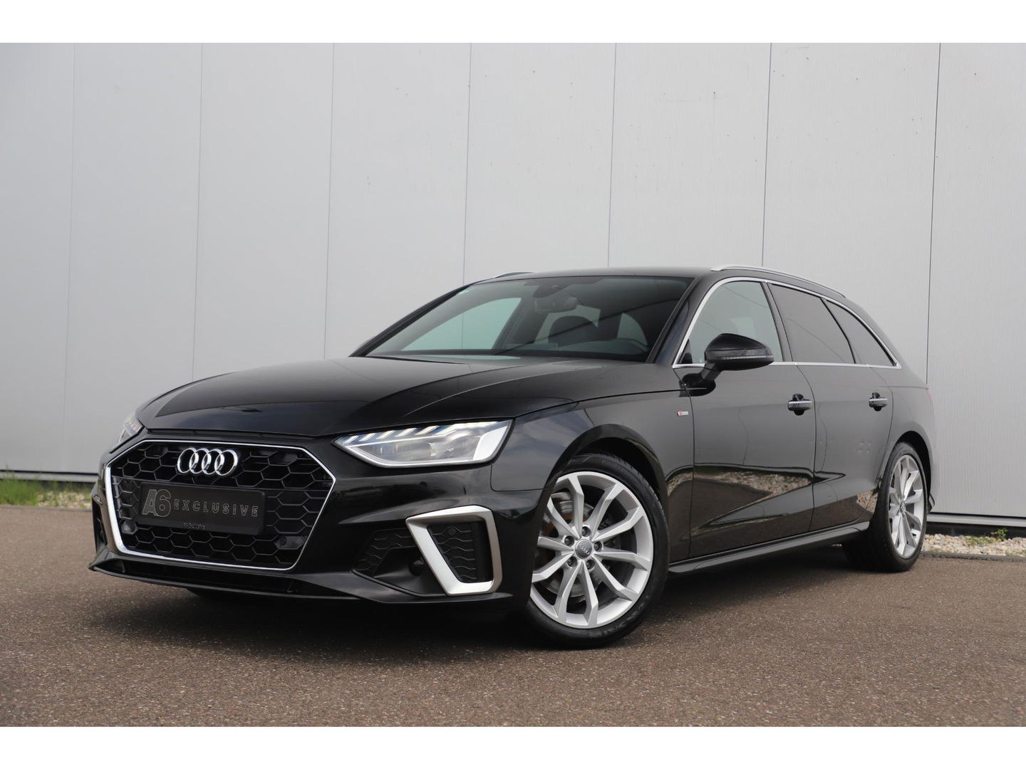 Audi A4 Avant 35 TDI S-Line Sport 164PK Automaat Trekhaak Half Leder Virtual Cockpit Ambianceverlichting Groot Navigatie Draadloos Carplay Android Elektrische Achterklep Clima Cruise PDC 18 inch LMV