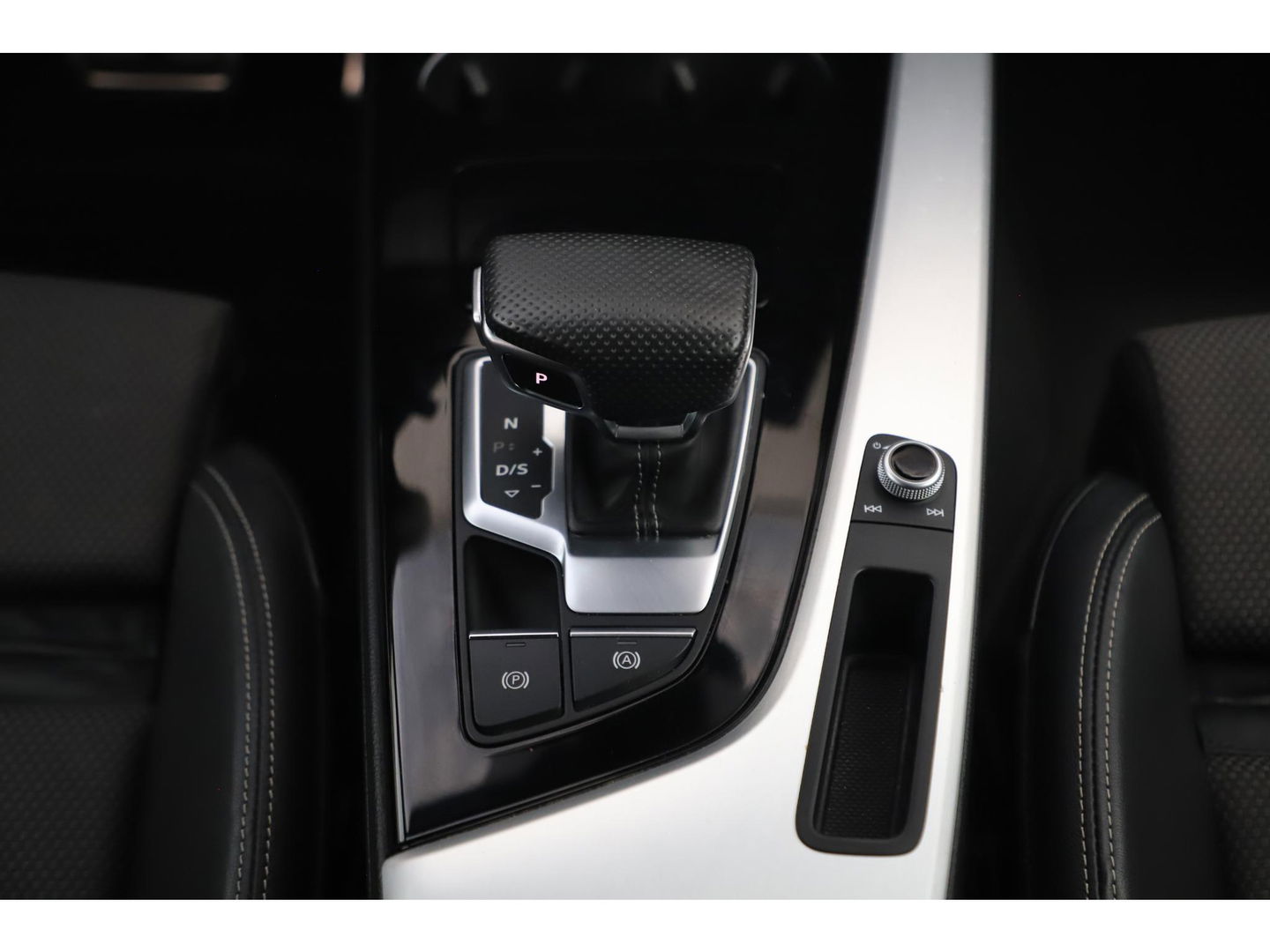 Audi A4 Avant 35 TDI S-Line Sport 164PK Automaat Trekhaak Half Leder Virtual Cockpit Ambianceverlichting Groot Navigatie Draadloos Carplay Android Elektrische Achterklep Clima Cruise PDC 18 inch LMV