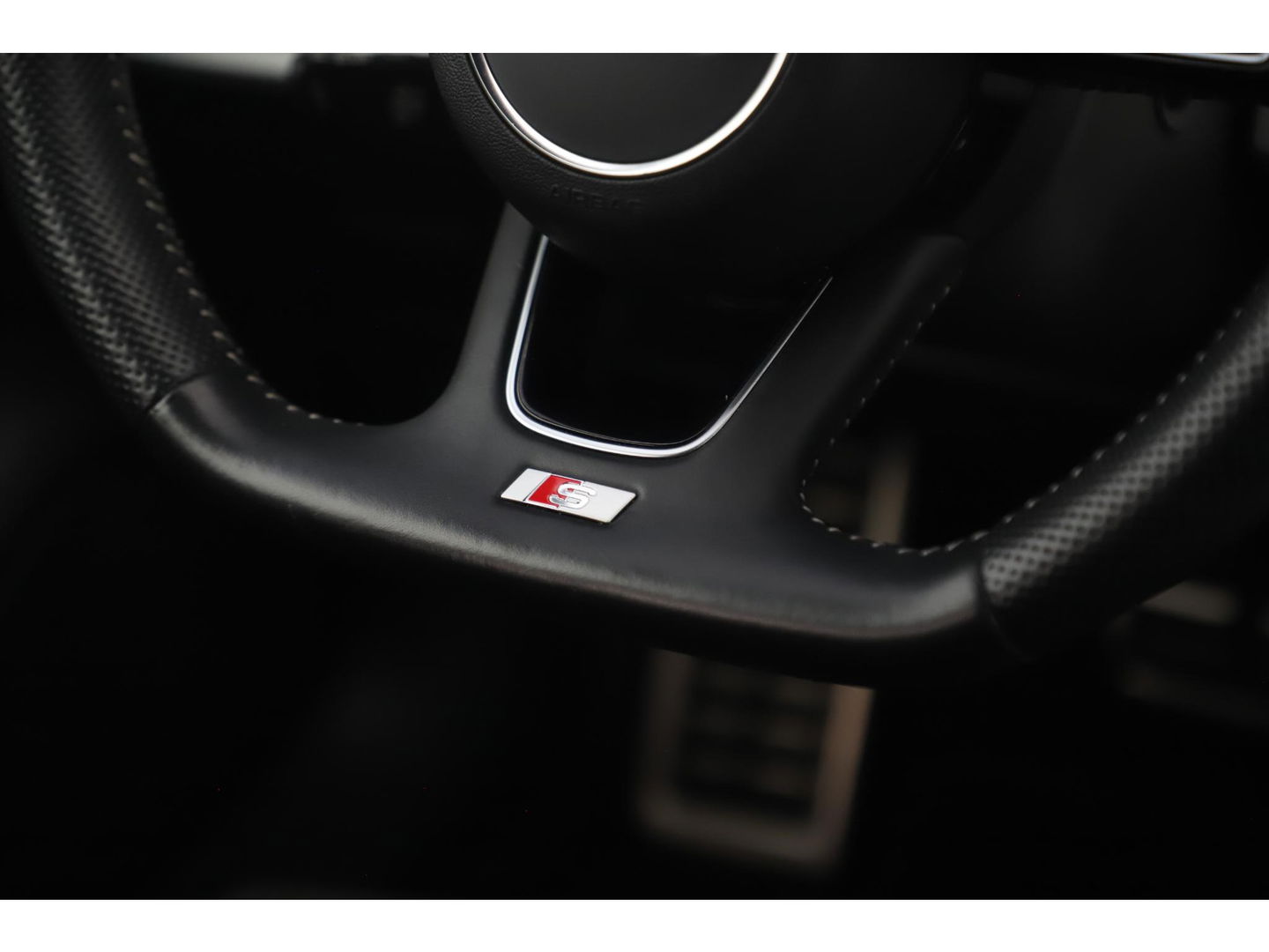 Audi A4 Avant 35 TDI S-Line Sport 164PK Automaat Trekhaak Half Leder Virtual Cockpit Ambianceverlichting Groot Navigatie Draadloos Carplay Android Elektrische Achterklep Clima Cruise PDC 18 inch LMV
