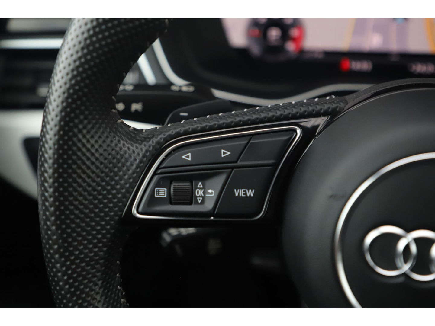 Audi A4 Avant 35 TDI S-Line Sport 164PK Automaat Trekhaak Half Leder Virtual Cockpit Ambianceverlichting Groot Navigatie Draadloos Carplay Android Elektrische Achterklep Clima Cruise PDC 18 inch LMV