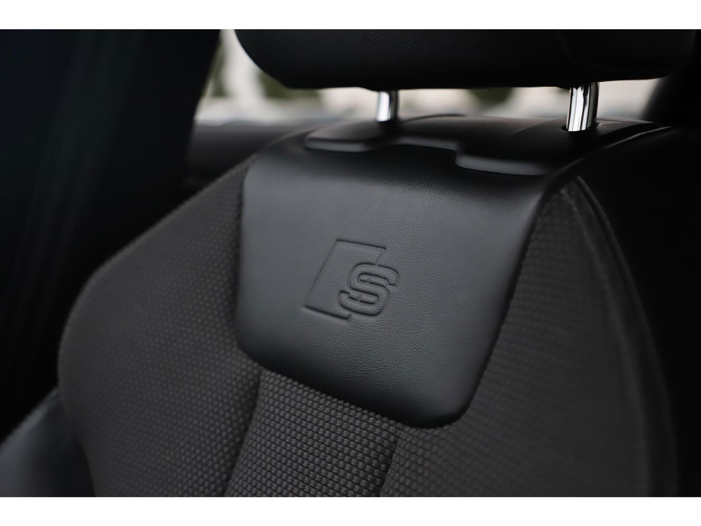 Audi A4 Avant 35 TDI S-Line Sport 164PK Automaat Trekhaak Half Leder Virtual Cockpit Ambianceverlichting Groot Navigatie Draadloos Carplay Android Elektrische Achterklep Clima Cruise PDC 18 inch LMV