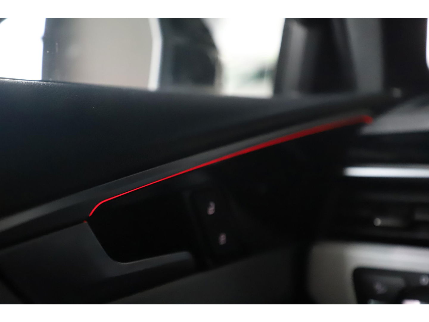 Audi A4 Avant 35 TDI S-Line Sport 164PK Automaat Trekhaak Half Leder Virtual Cockpit Ambianceverlichting Groot Navigatie Draadloos Carplay Android Elektrische Achterklep Clima Cruise PDC 18 inch LMV