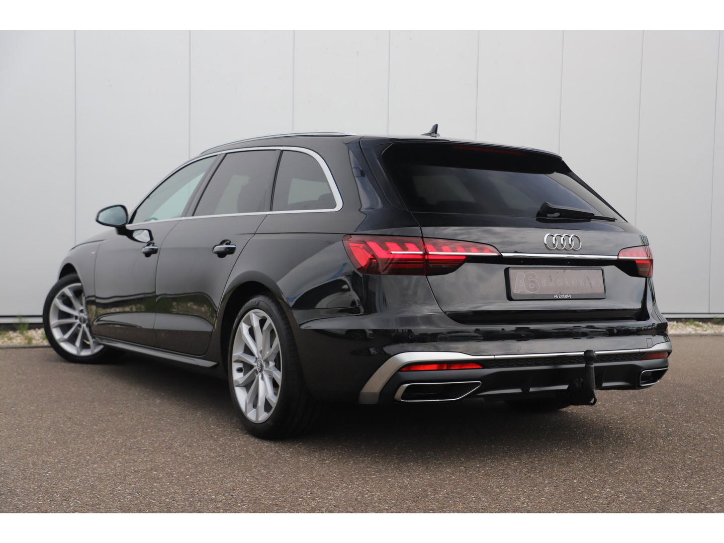 Audi A4 Avant 35 TDI S-Line Sport 164PK Automaat Trekhaak Half Leder Virtual Cockpit Ambianceverlichting Groot Navigatie Draadloos Carplay Android Elektrische Achterklep Clima Cruise PDC 18 inch LMV
