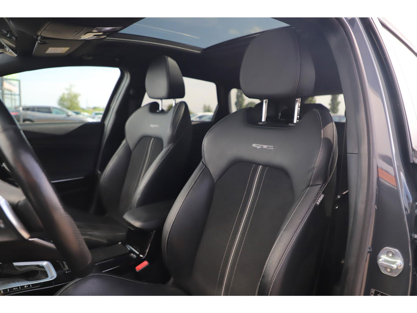 Kia Ceed 1.4 T-GDI GT-Line 140PK Automaat Panoramadak Half Leder Trekhaak Navigatie Achteruitrijcamera Clima Stuur & Stoelverwarming Full LED Keyless Entry