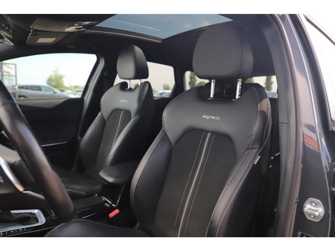 Kia Ceed 1.4 T-GDI GT-Line 140PK Automaat Panoramadak Half Leder Trekhaak Navigatie Achteruitrijcamera Clima Stuur & Stoelverwarming Full LED Keyless Entry