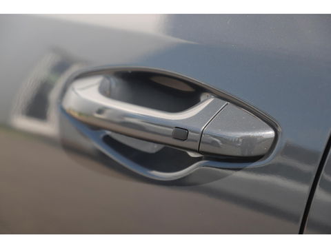 Kia Ceed 1.4 T-GDI GT-Line 140PK Automaat Panoramadak Half Leder Trekhaak Navigatie Achteruitrijcamera Clima Stuur & Stoelverwarming Full LED Keyless Entry