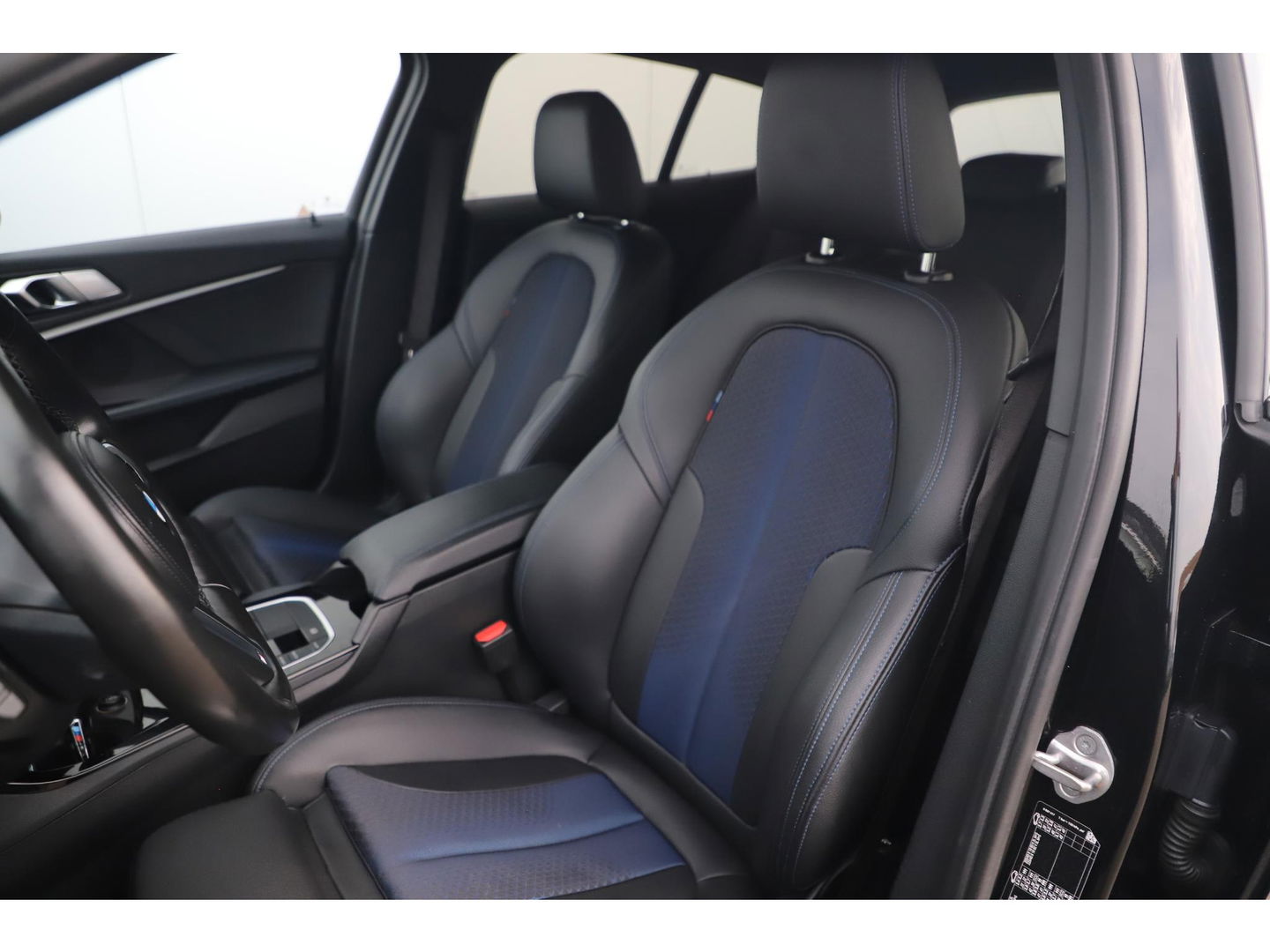 BMW 1-serie 118i Business Edition M Sport Automaat Black Optic Virtual Cockpit Sfeerverlichting Navigatie Carplay Android Sportstoelen Clima Cruise PDC