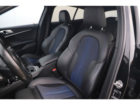 BMW 1-serie 118i Business Edition M Sport Automaat Black Optic Virtual Cockpit Sfeerverlichting Navigatie Carplay Android Sportstoelen Clima Cruise PDC