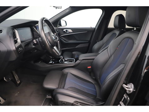 BMW 1-serie 118i Business Edition M Sport Automaat Black Optic Virtual Cockpit Sfeerverlichting Navigatie Carplay Android Sportstoelen Clima Cruise PDC