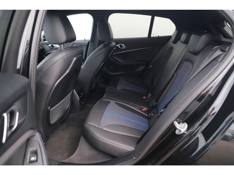 BMW 1-serie 118i Business Edition M Sport Automaat Black Optic Virtual Cockpit Sfeerverlichting Navigatie Carplay Android Sportstoelen Clima Cruise PDC