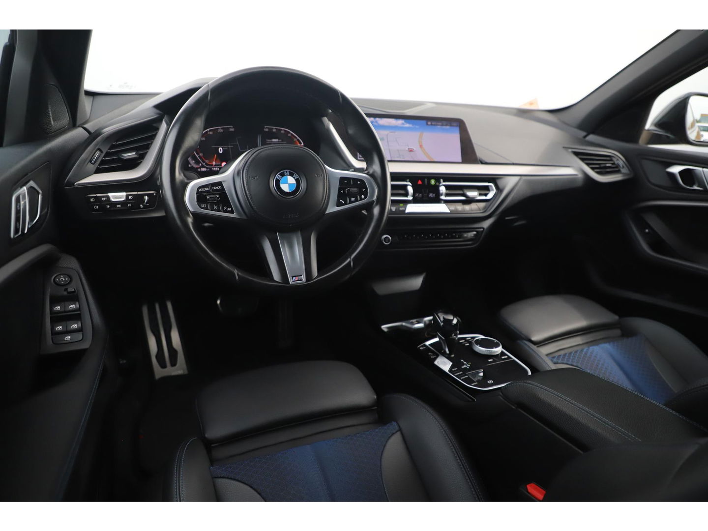 BMW 1-serie 118i Business Edition M Sport Automaat Black Optic Virtual Cockpit Sfeerverlichting Navigatie Carplay Android Sportstoelen Clima Cruise PDC