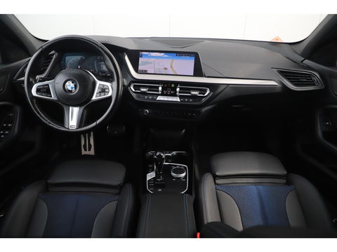 BMW 1-serie 118i Business Edition M Sport Automaat Black Optic Virtual Cockpit Sfeerverlichting Navigatie Carplay Android Sportstoelen Clima Cruise PDC