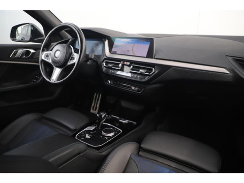 BMW 1-serie 118i Business Edition M Sport Automaat Black Optic Virtual Cockpit Sfeerverlichting Navigatie Carplay Android Sportstoelen Clima Cruise PDC