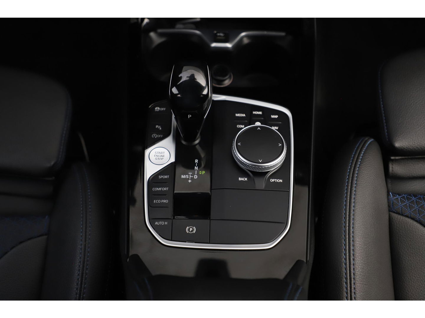 BMW 1-serie 118i Business Edition M Sport Automaat Black Optic Virtual Cockpit Sfeerverlichting Navigatie Carplay Android Sportstoelen Clima Cruise PDC