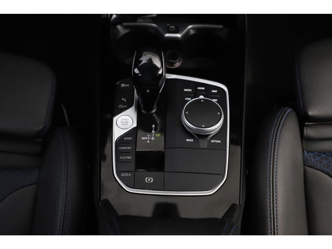 BMW 1-serie 118i Business Edition M Sport Automaat Black Optic Virtual Cockpit Sfeerverlichting Navigatie Carplay Android Sportstoelen Clima Cruise PDC
